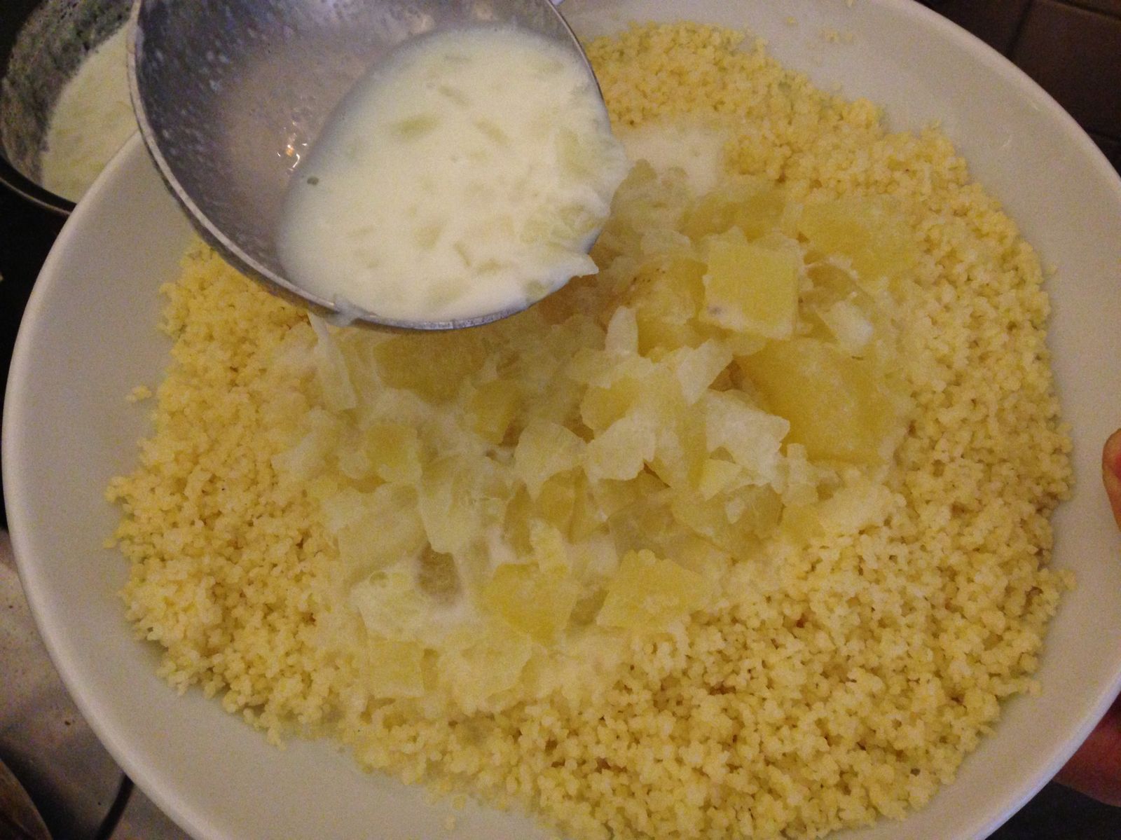 Couscous au lait, oignons et pomme de terre Petites recettes orientales