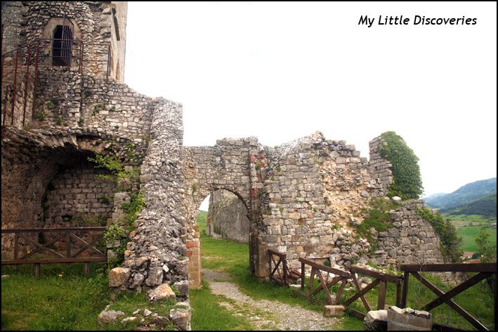 Château de Puivert: voyage au temps des troubadours et des chevaliers