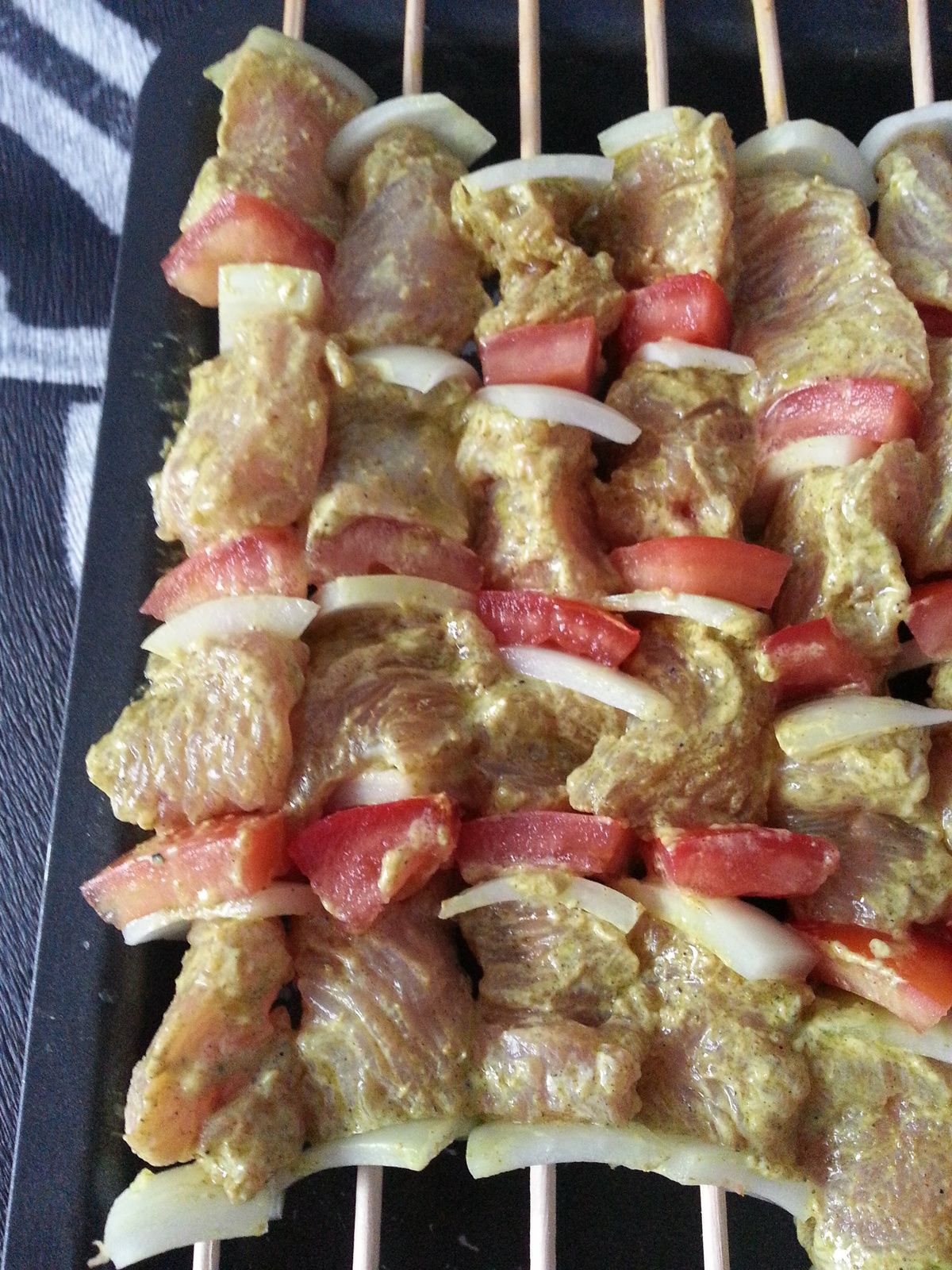 Brochette de poulet sauce au yaourt curry les délices de mymy