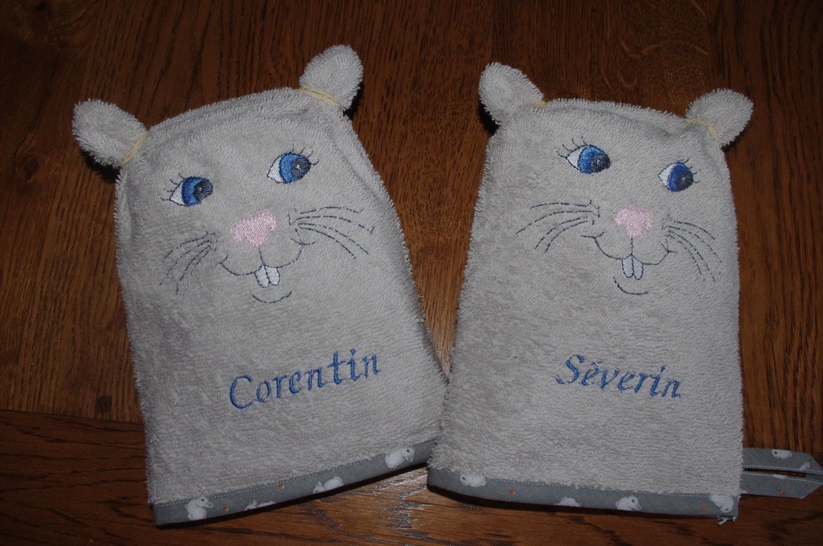 Une petite surprise à l' intérieur..........des "kinder". Tout ceci offert aujourd'hui.