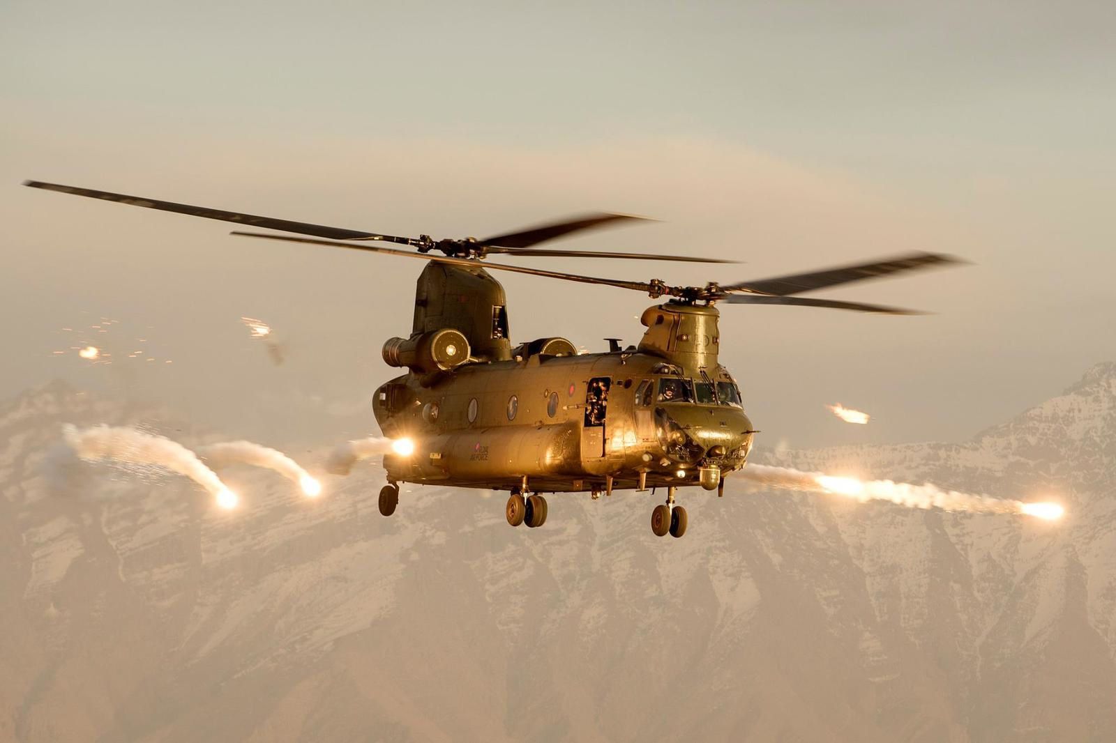 Les premiers hélicoptères Chinook de la Royal Air Force rentrent d'Afghanistan