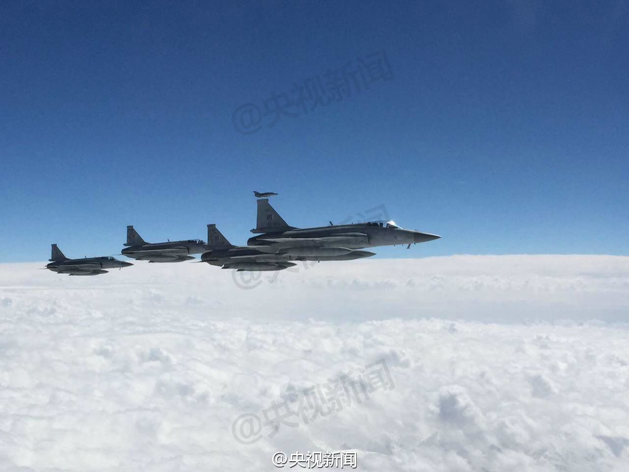 PHOTOS - VIDEO : Des JF-17 Thunder pakistanais escortent l'avion présidentiel chinois