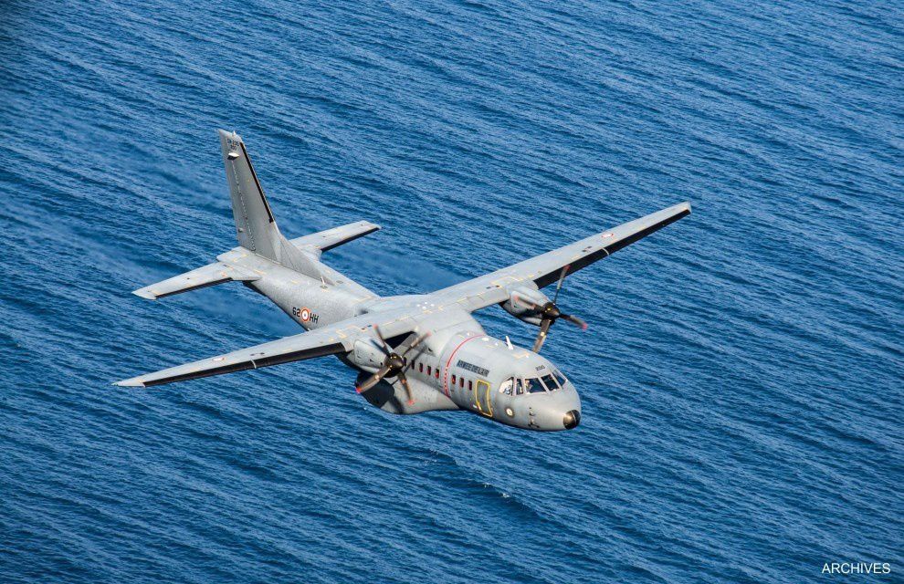 Un Casa CN-235 recherche des débris du vol MH 370 sur les côtes de la Réunion