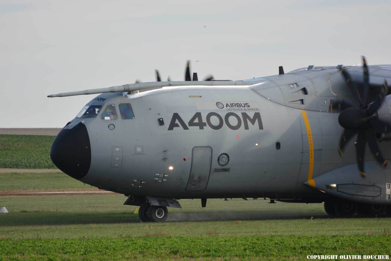 PHOTOS - Airbus teste l'A400M sur terrain non préparé