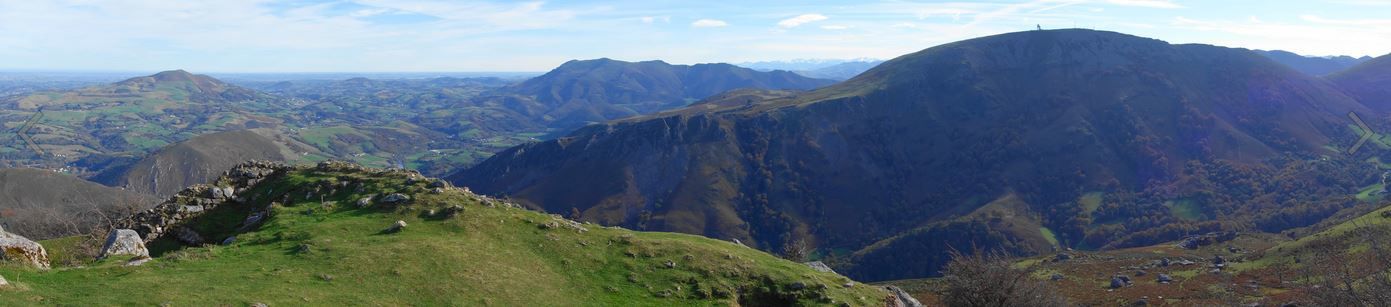 Pic du Mondarrain depuis le col de Légarré (Pyrénées-Atlantiques) AA Rando