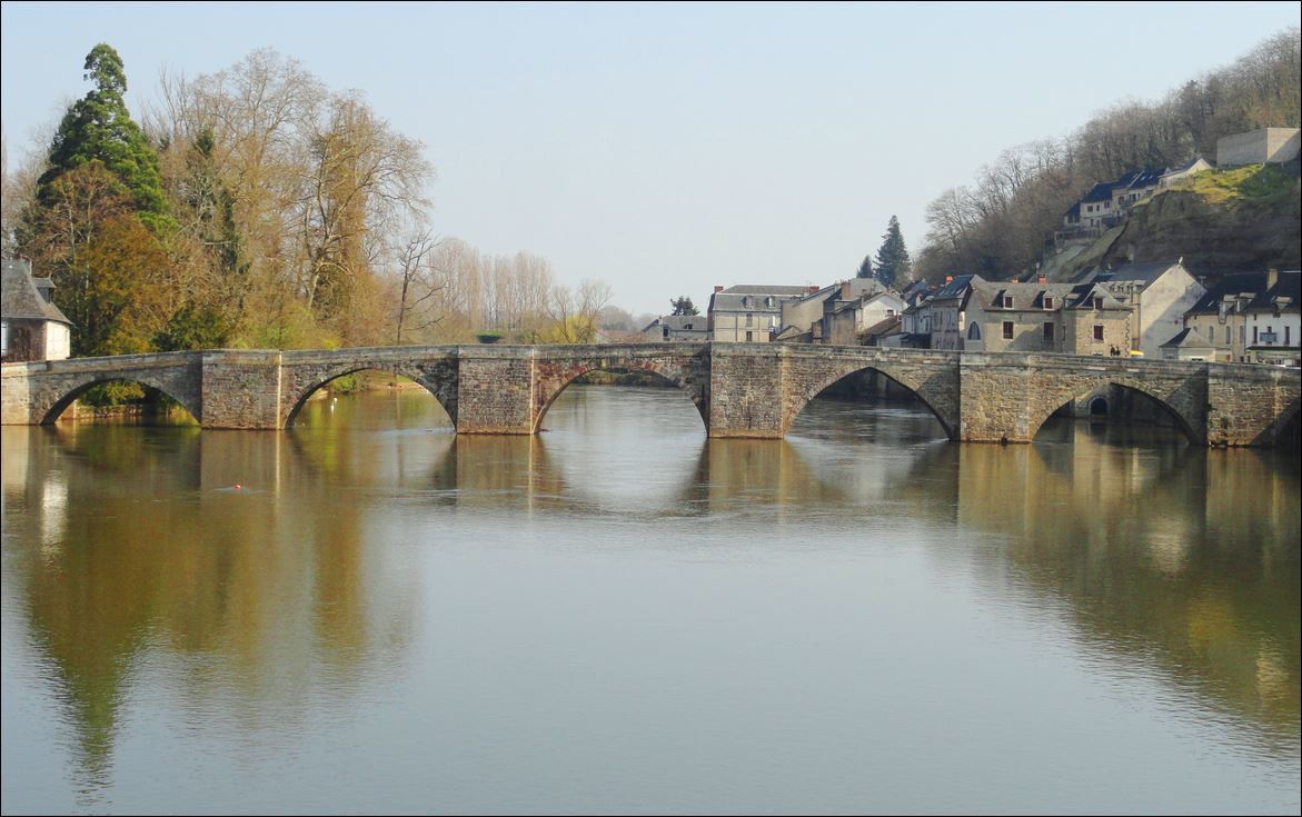 Vieux Pont , Terrasson-Lavilledieu ( Dordogne 24 ) A