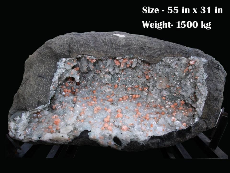 Big Geode Apophyllite Stilbite from India (pièce de Gargoti Mineral India)