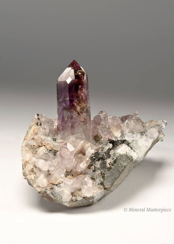 Améthyste from Goboboseb Mtns., Brandberg, Namibia (specimen and photo by "Mineral Masterpiece")