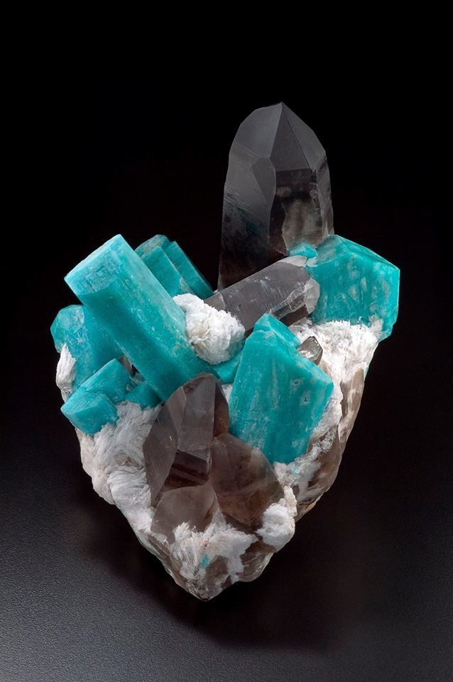 Amazonite and Smokey Quartz from Colorado, USA (specimen: Spirifer Minerals, photography: Joaquim Callén)
