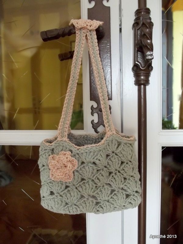 Un petit sac au crochet pour petite fille - Avec un peu de fil...