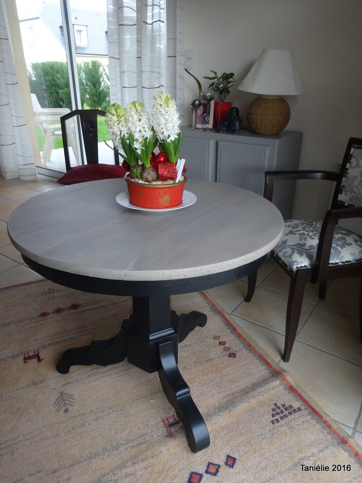 La vieille table ronde relookée Avec un peu de fil -> Table Ronde Relookee La vieille table ronde relookée Avec un peu de fil -> Table Ronde Relookee