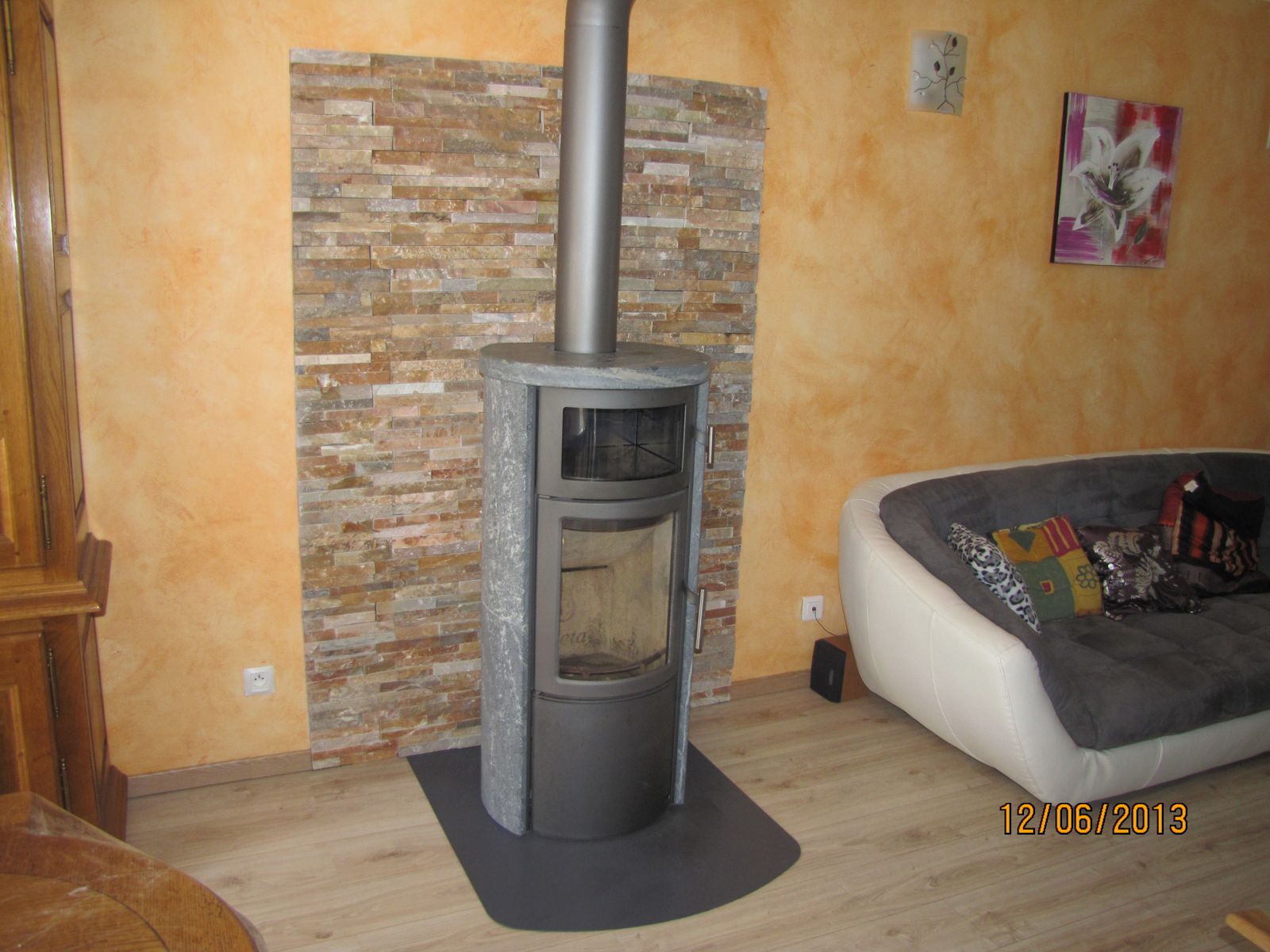 Quelle couleur de parement derrière un poêle à bois ?