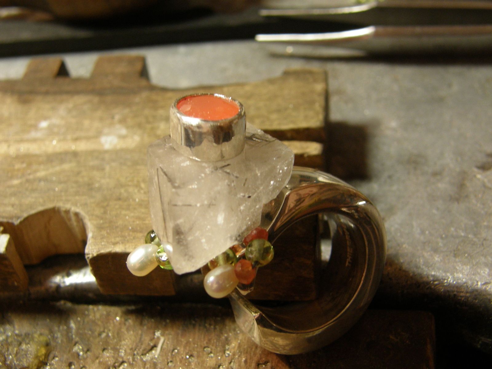 LE ROCHER DANS SON NID. Le petit dernier de la collection Thierry Grave