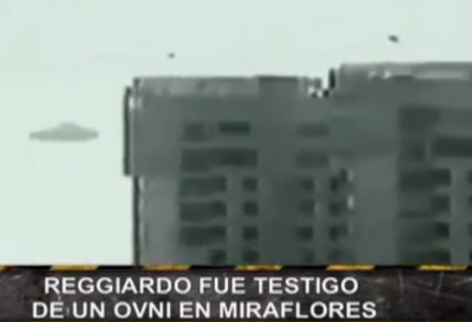 "Un OVNI interrompt une émission de télévision" - Page 2 Ob_b986de_capture-d-ecran-2015-02-15-a-17-41