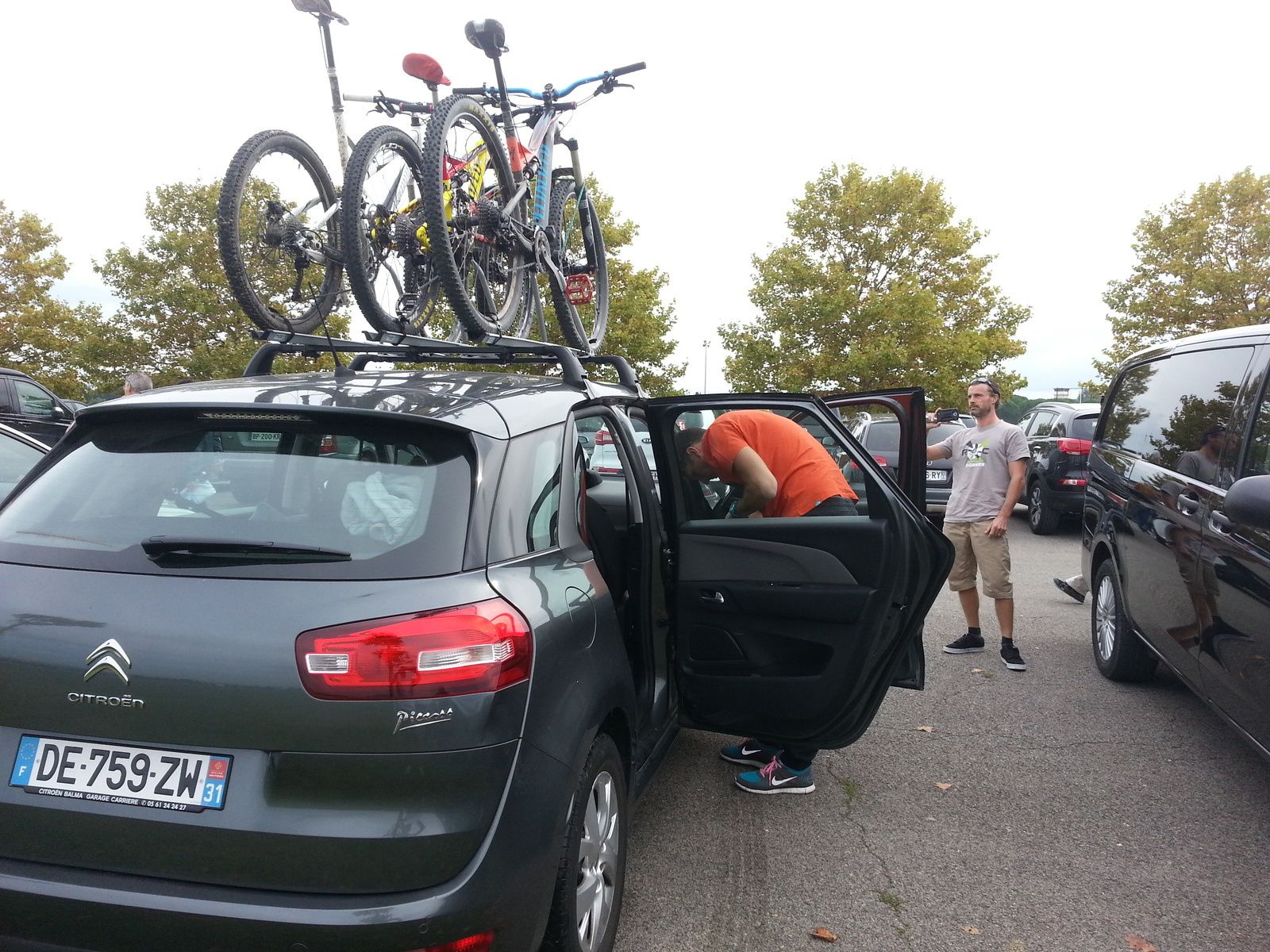 Arrivés vendredi midi et de suite opérationnels(manque juste les verres à pied prévus budget 2016)