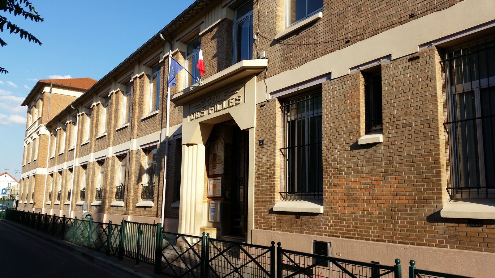 PETITE GARENNE - COLOMBES : ouverture au public ce jour du stade évolutif de l'école ...