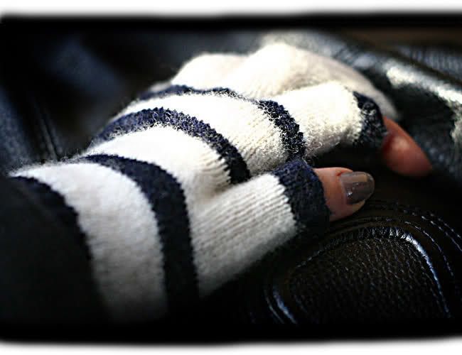 fingerless gloves, etre touchy