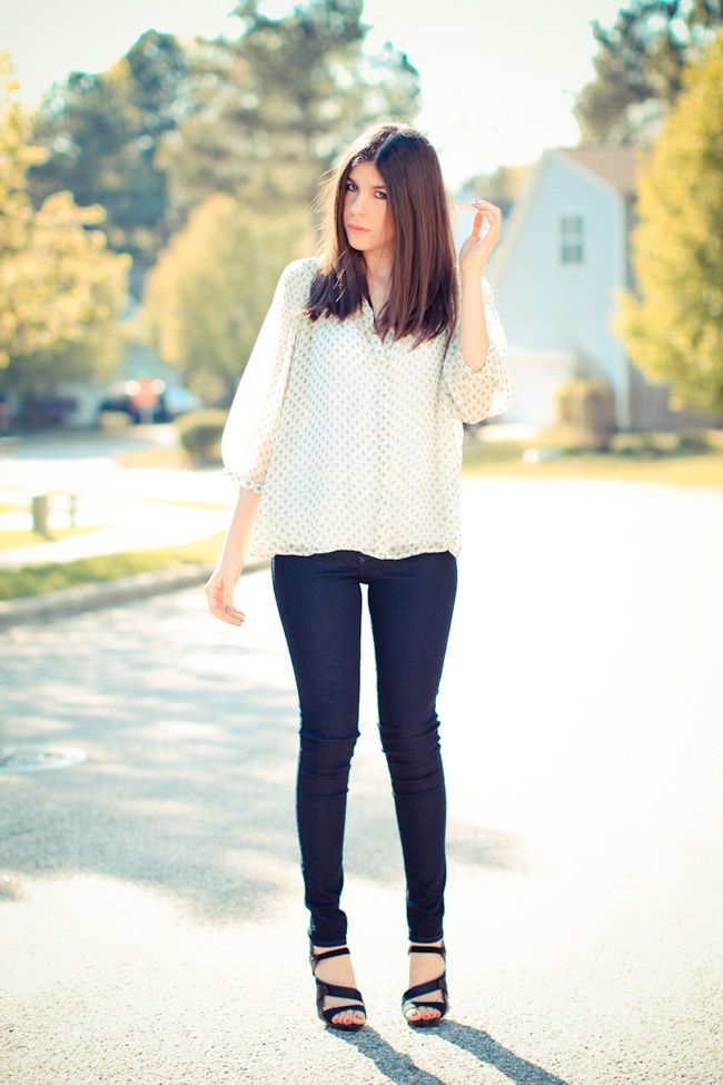 Lauren Conrad outfit, Indigo skinny jeans, Printed Blouse, LAMB sandals