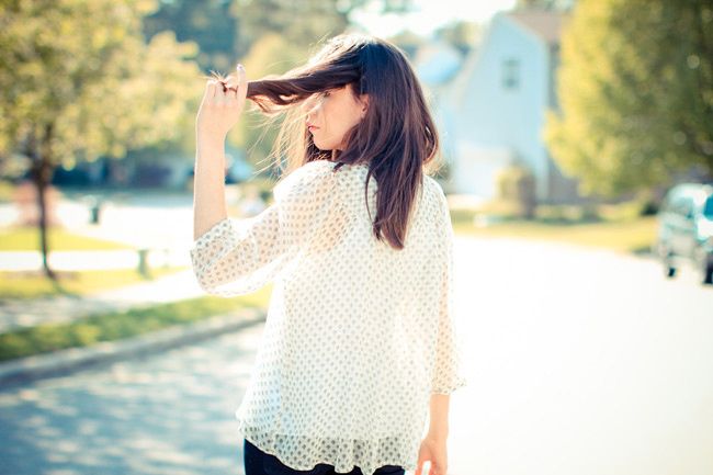 Lauren Conrad outfit, Indigo skinny jeans, Printed Blouse, LAMB sandals