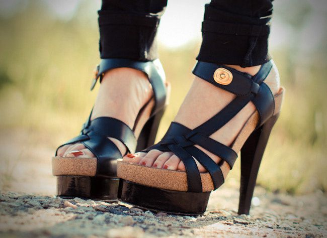 BDG Skinny jeans, Balenciaga platform sandals, Halston sunglasses, Urban Outfitters, Ysterike blouse, Fashion