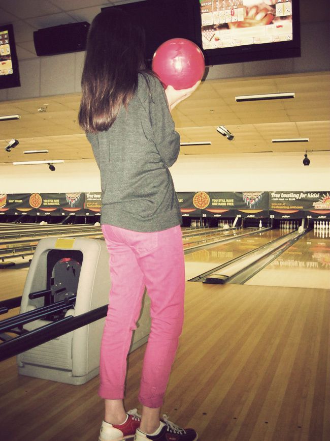 Pink Skinny Jeans, Bowling in Pink Fashion, Converse, American Apparel raglan, Mary-Kate Olsen
