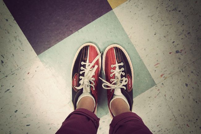Pink Skinny Jeans, Bowling in Pink Fashion, Converse, American Apparel raglan, Mary-Kate Olsen