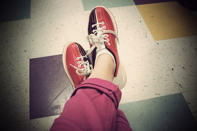 Pink Skinny Jeans, Bowling in Pink Fashion, Converse, American Apparel raglan, Mary-Kate Olsen