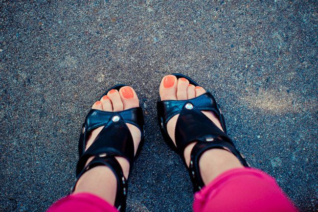 Hot Pink Jeans, Balenciaga clutch, Urban Outfitters, Blazer Fashion Outfit, Dior Extreme sandals