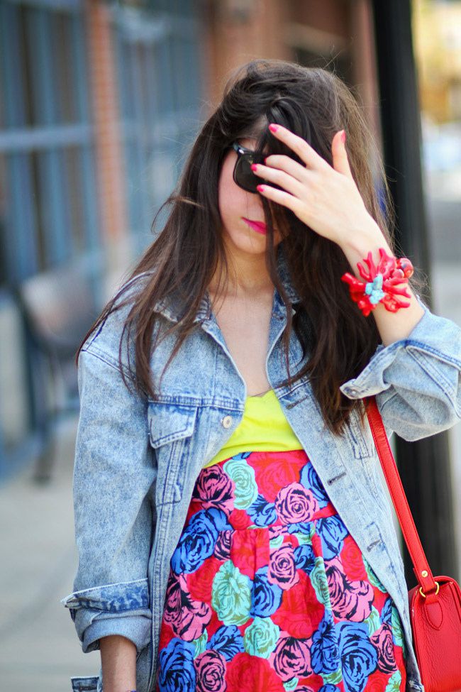 Chuck Taylor Converse, Motel Rosie Skirt, Eighties Denim Jacket, Neon Fashion, Ray Ban Wayfafer