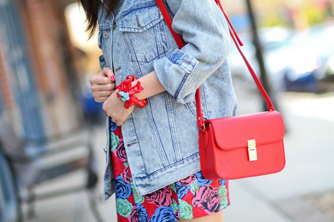 Chuck Taylor Converse, Motel Rosie Skirt, Eighties Denim Jacket, Neon Fashion, Ray Ban Wayfafer