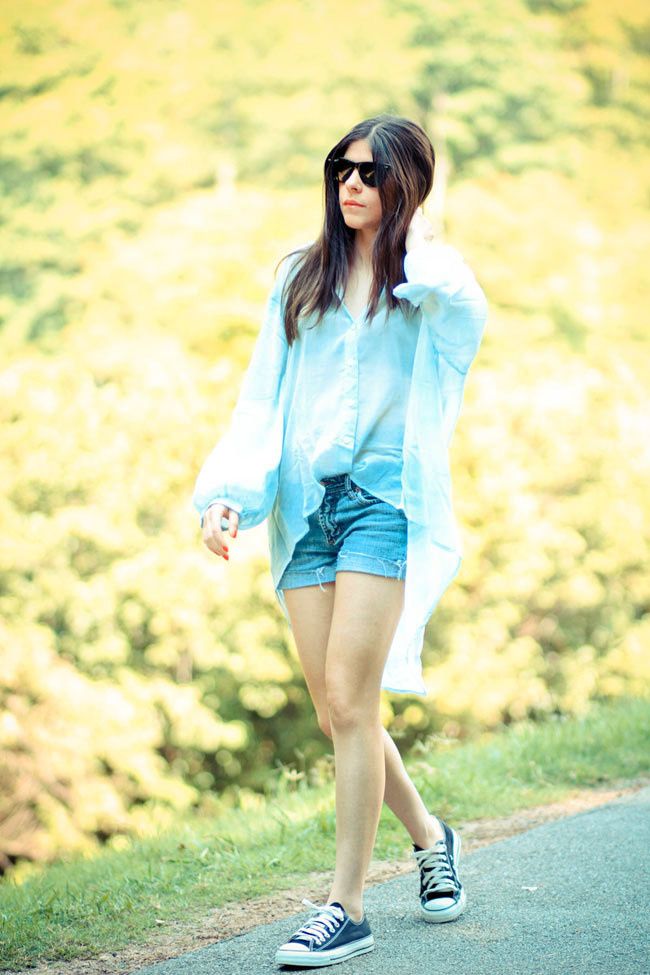 Stylestalker Mulholland Shirt Blouse, Converse All Star Chuck Taylor Lo Top, Cut Offs, Fashion Outfit, Ray Ban Wayfarer sunglasses
