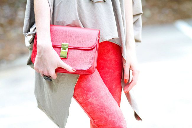 Camel Cape, Red Skinny Jeans, Converse All Star, New York Fashion Week