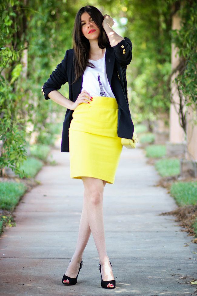 Vintage Thierry Mugler pencil skirt, Chanel quilted bag, Ray Ban Wayfafer, Sam Edelman Lorissa