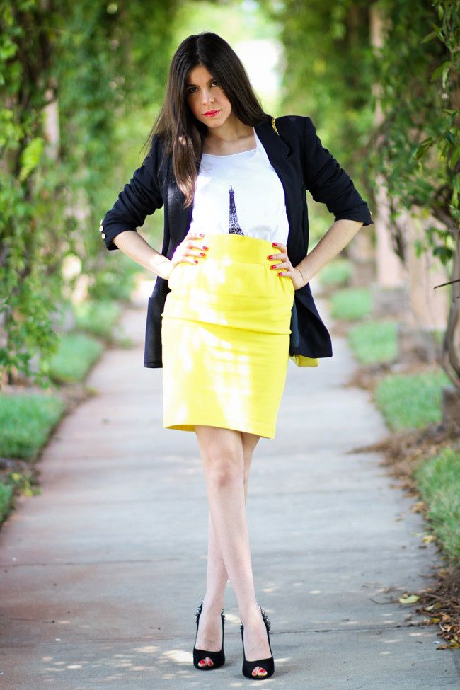 Vintage Thierry Mugler pencil skirt, Chanel quilted bag, Ray Ban Wayfafer, Sam Edelman Lorissa