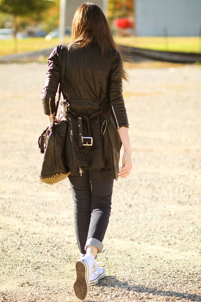 Alexander Wang diego bucket bag, Ray Ban Clubmaster, Converse Chuck Taylor hi top, LA Made Tee, Fashion Outfit