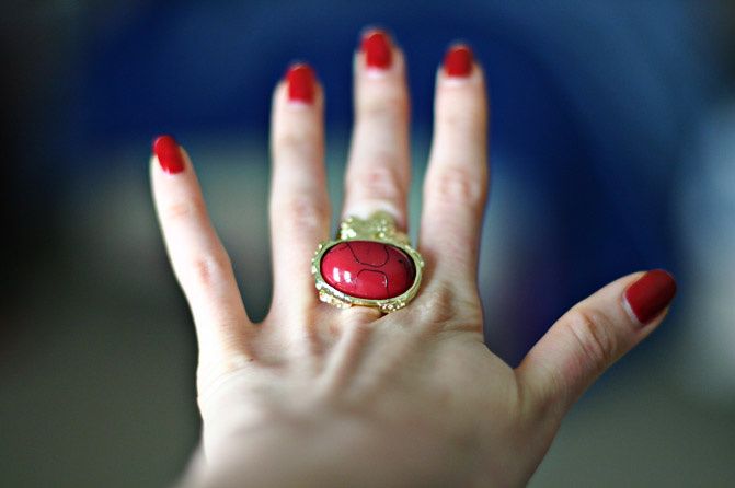 YSL Arty Oval Red Ring Style, Fashion