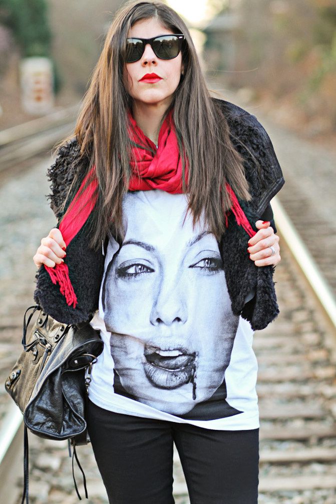 Angelina Jolie T Shirt, Fashion, Balenciaga City, Ray-Ban Wayfarer