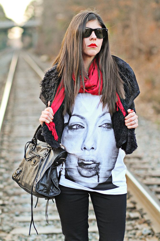 Angelina Jolie T Shirt, Fashion, Balenciaga City, Ray-Ban Wayfarer
