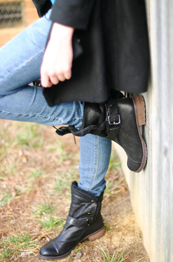 Balenciaga classic city bag, Matt Bernson boots, Olivia Palermo, fashion, Ray Ban Wayfarer sunglases