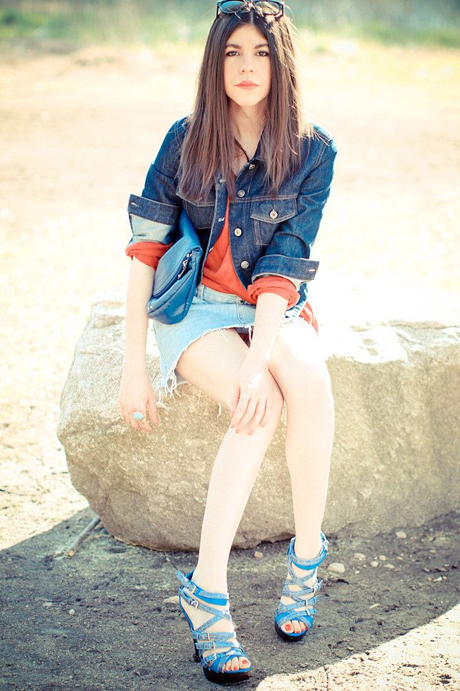 h and m, ray ban wayfarer, gap, diy denim skirt, fashion, outfit, go jane shoes