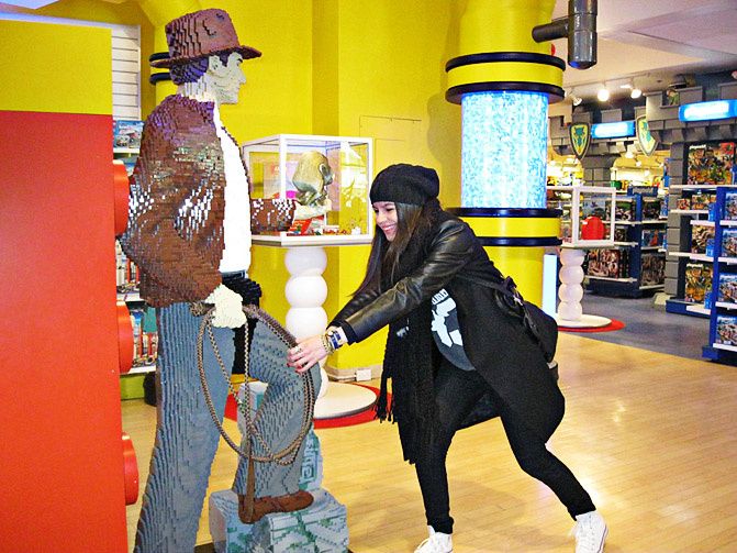 FAO Schwartz New York, Statue of Liberty, Johnny Depp, Fashion, Converse