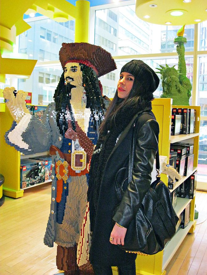 FAO Schwartz New York, Statue of Liberty, Johnny Depp, Fashion, Converse