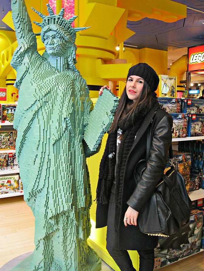 FAO Schwartz New York, Statue of Liberty, Johnny Depp, Fashion, Converse