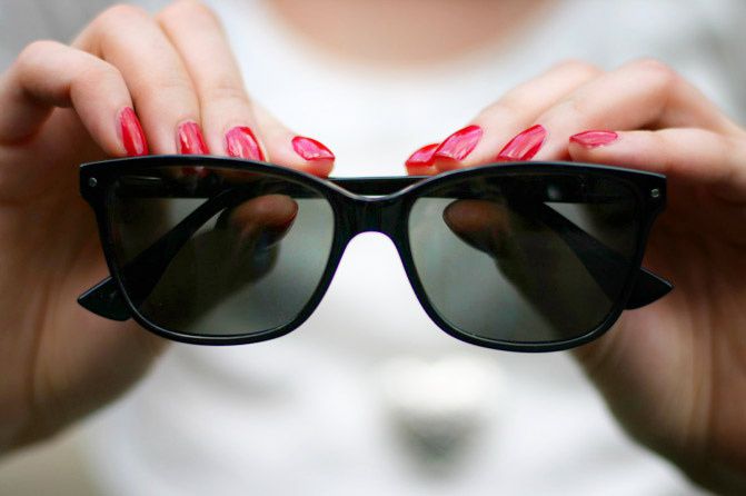 Bonlook sunglasses, Fashion, Giveaway, Essie red nail polish
