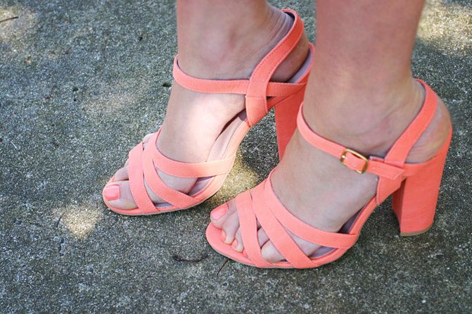 pink body con dress, giveaway, fashion, coral strappy sandals