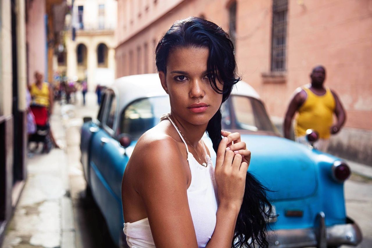 Une jeune femme cubaine - Mihaela Noroc