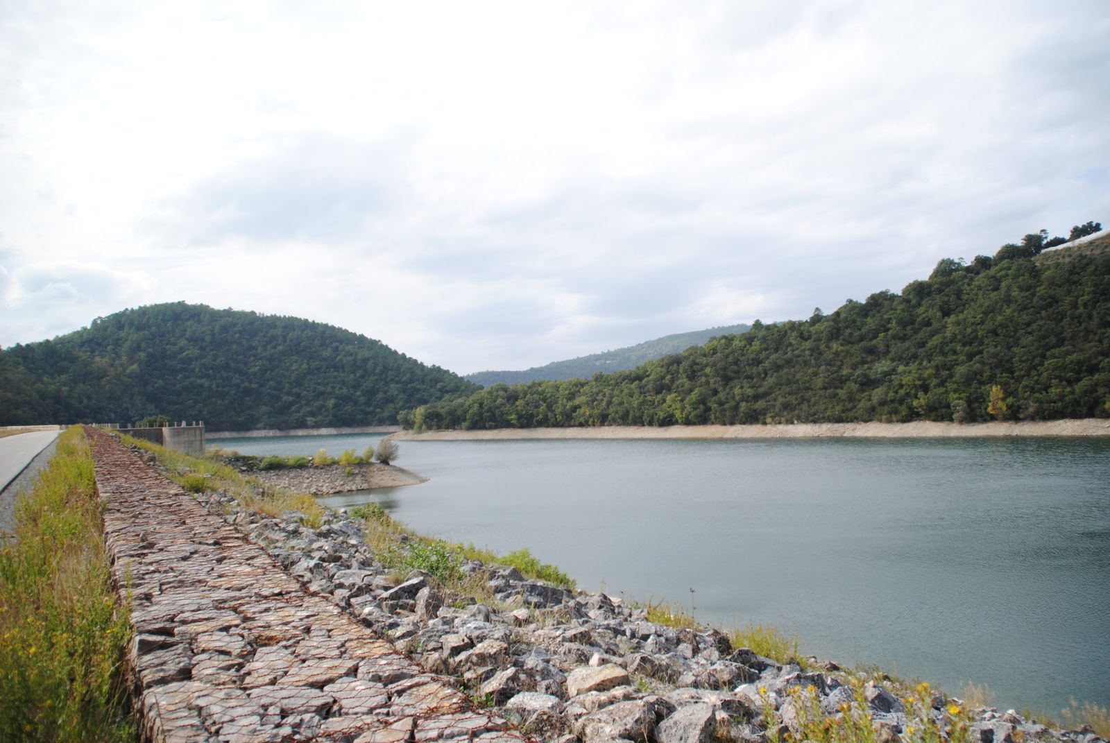 Barrage de St Cassien et son lac. Balades d'ici et d'ailleurs