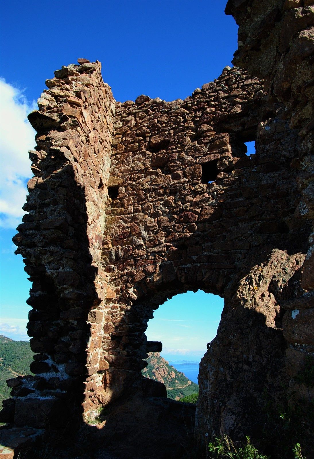La grotte de Saint Honorat (massif de l'Estérel Var )Balades d'ici et d