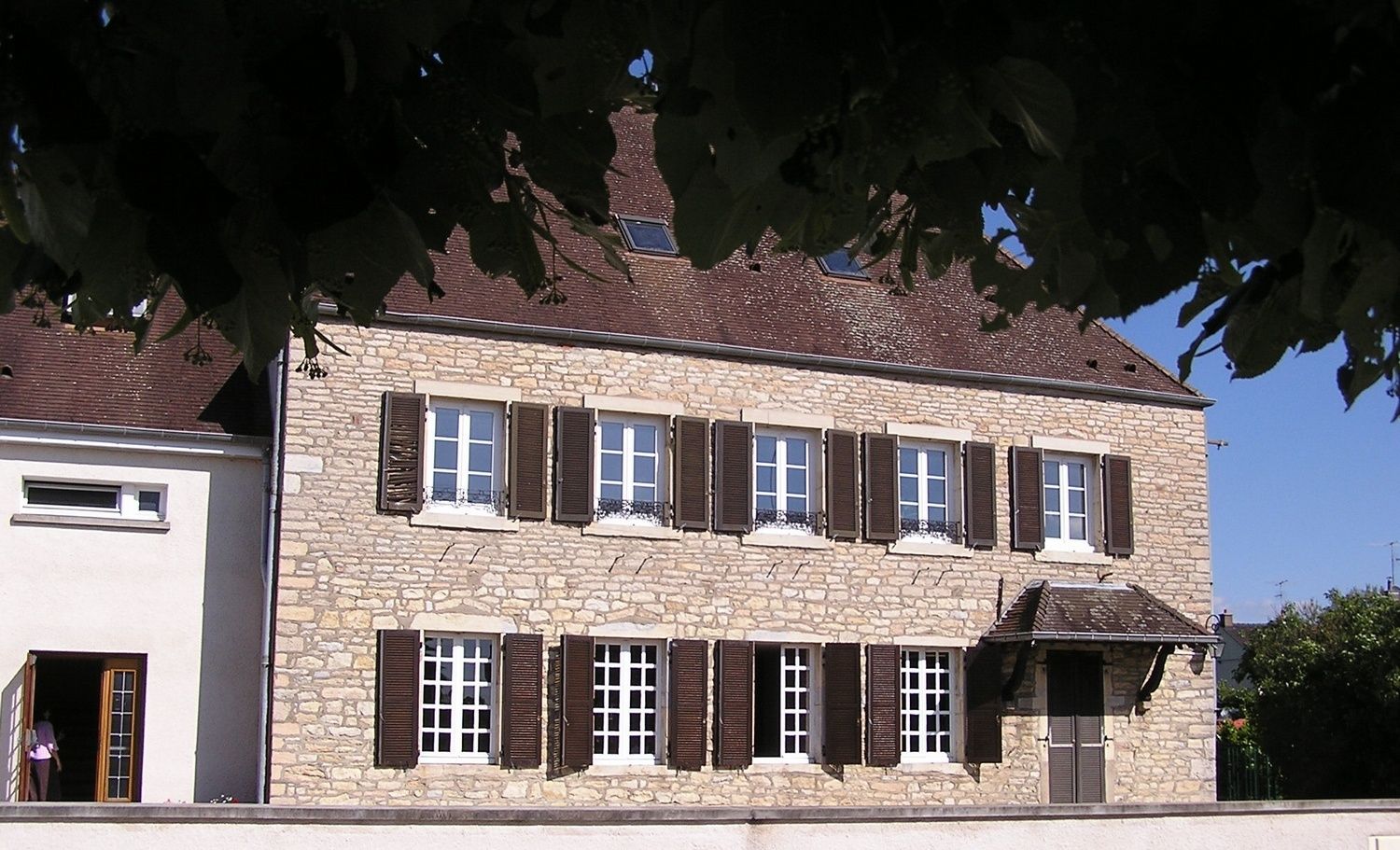 La maison de Corcelles (école de musique) Le château (centre AFPA)