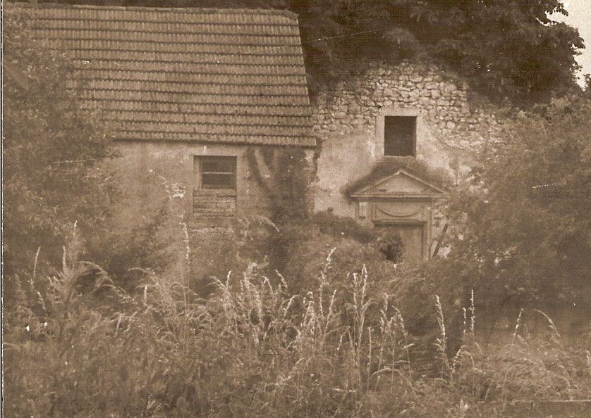 Vestiges d'une porte sculptée en 1970